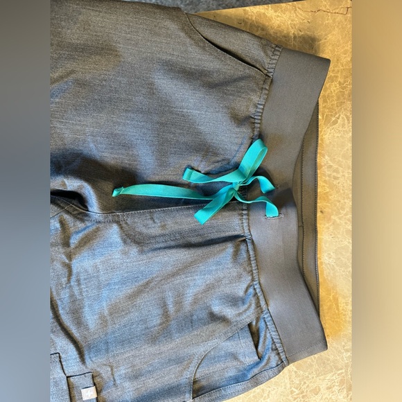 YOLA WITH YOGA WAISTBAND PETITE SKINNY SCRUB PANTS
Size XSP - Picture 7 of 9